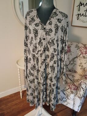 Torrid Women's Plus Gray Floral Dress Plush Super Soft Sz. 3 Size 3